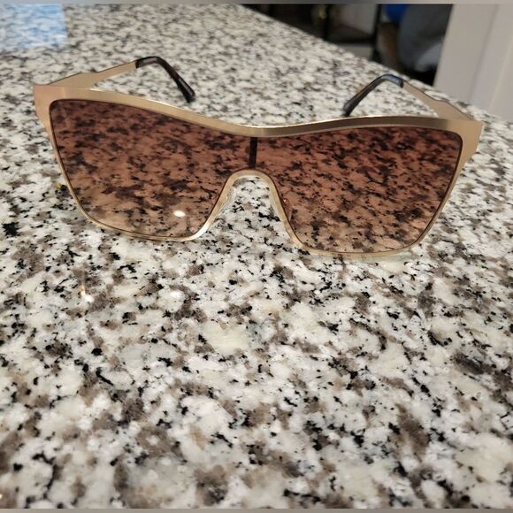 Piranha Lodo Oversize Cat Eye Shield Sunglasses - Picture 2 of 11